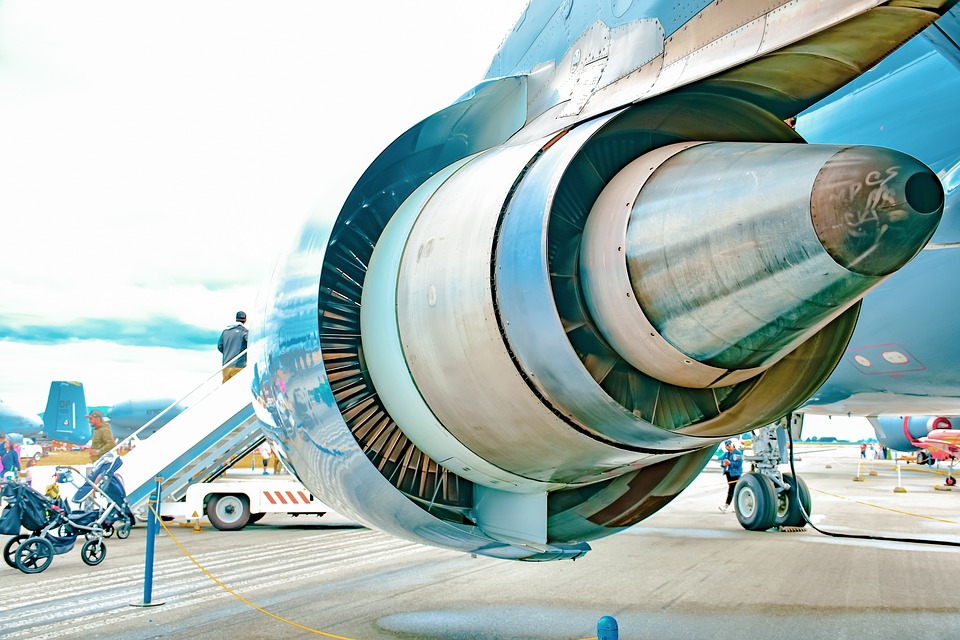 jet-engine-4702477_960_720